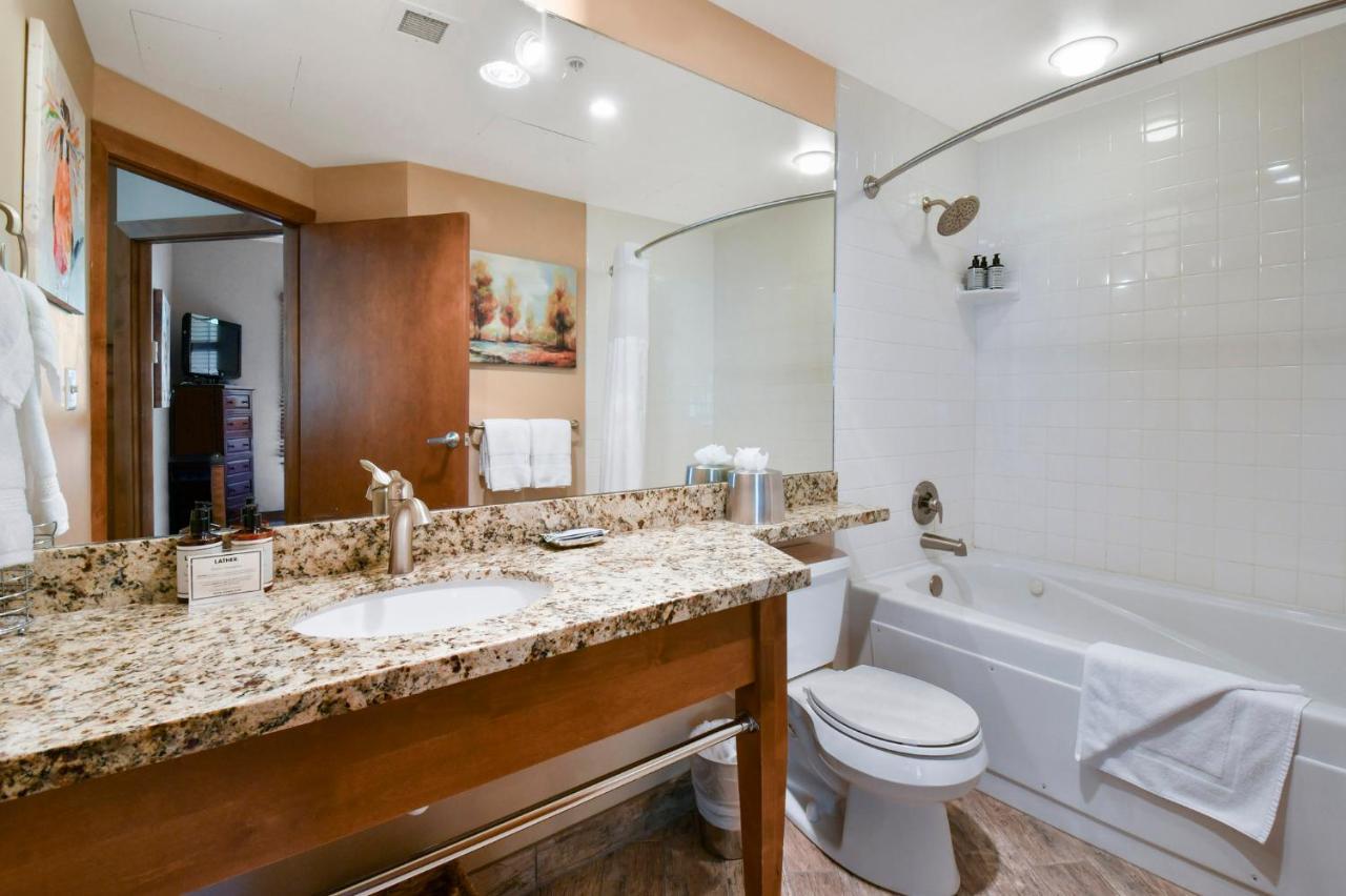 One-Bedroom Suite,1412220557:JPEG