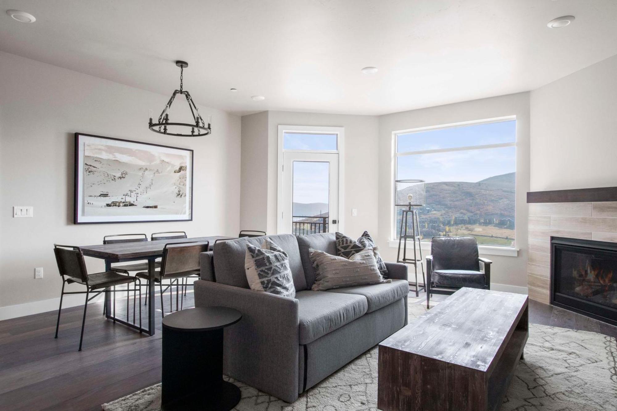 One-Bedroom Mountain View Suite 1 King Sofa Sleeper,1743372094:JPEG