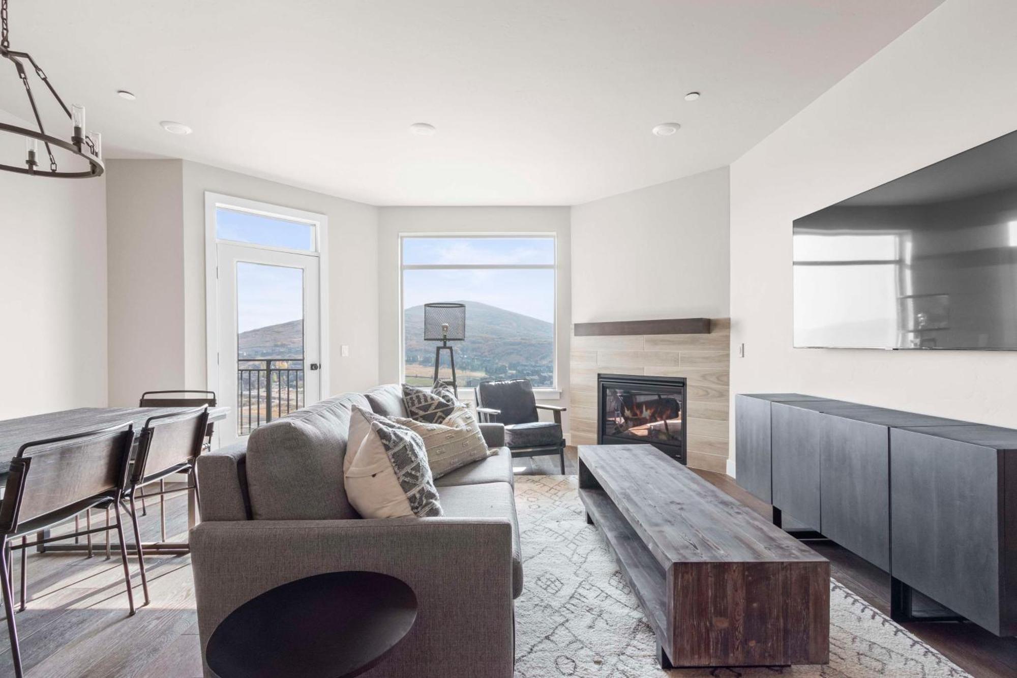 Two-Bedroom Mountain View Suite 2 Kings
