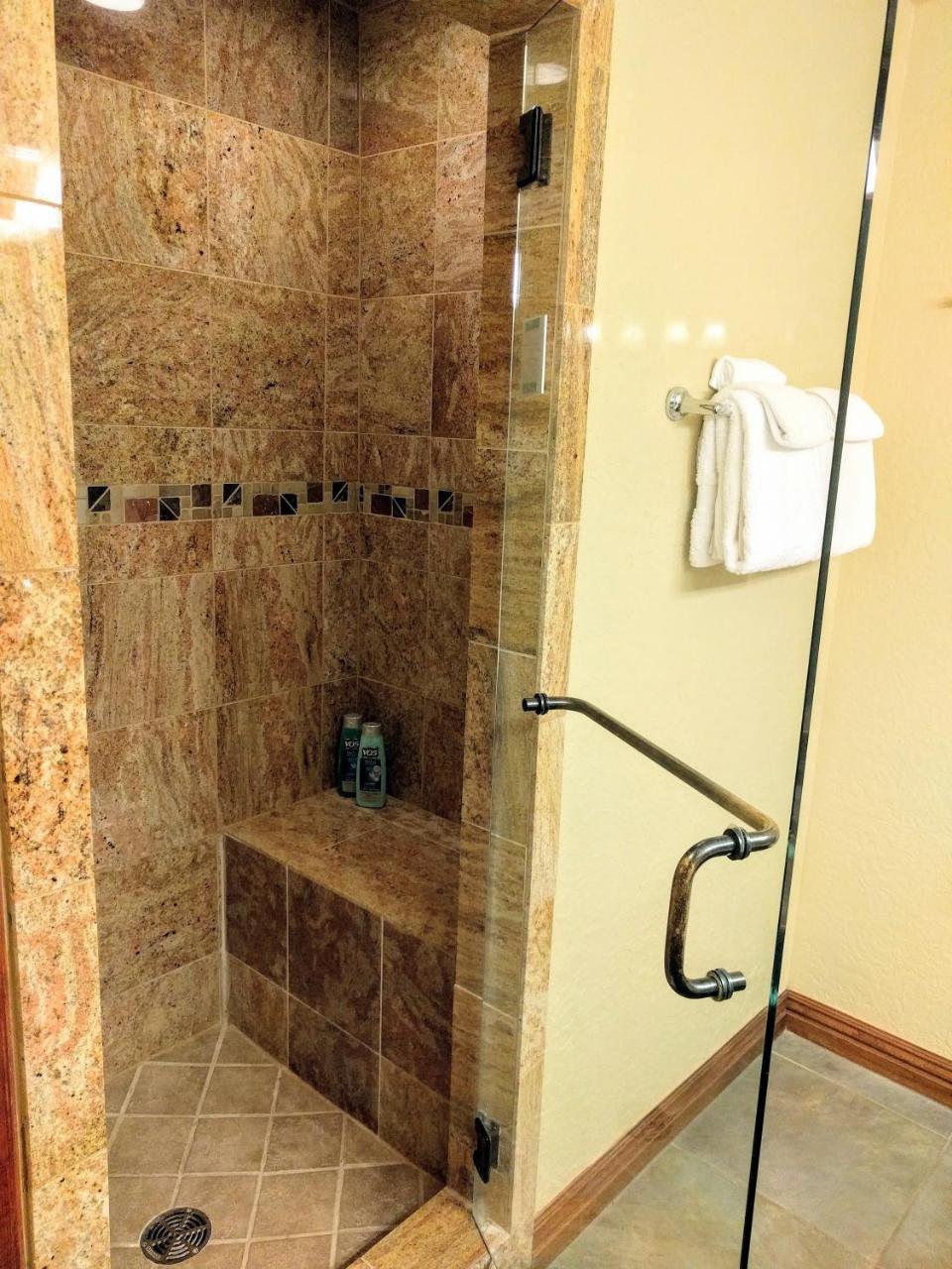 Deluxe One-Bedroom Suite